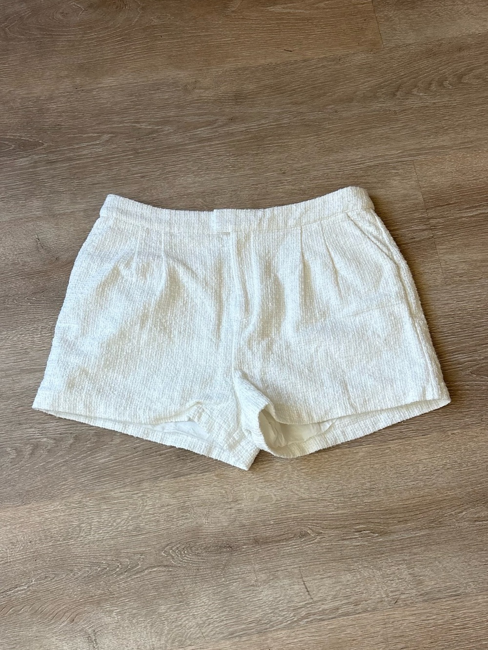 Ladaire Women's White Textured Shorts